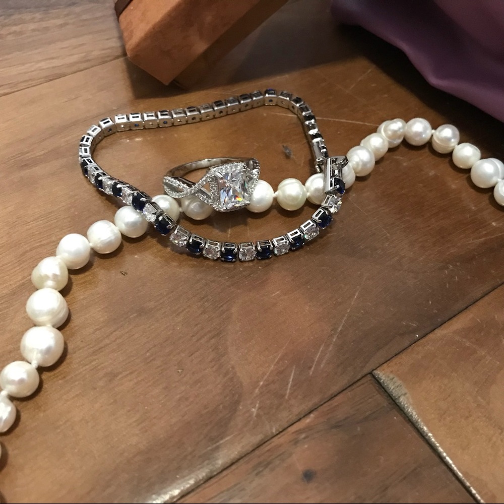 Jewelry - Picture 2 of 4